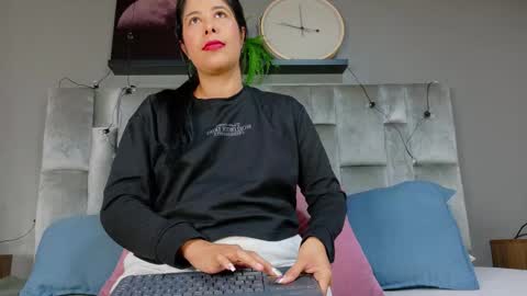 DULCE AURORA online show from October 29, 2025, 2:36 am