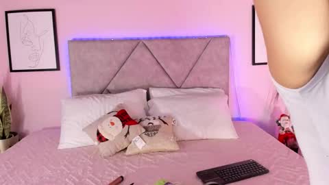 Snapshot of dulceegarcia chatting on December 17, 2025, 4:07 am Dulcee Garcia online show from December 17, 2025, 4:07 am