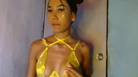 Snapshot of dulcelatina222 chatting on March 20, 2026, 5:12 am dulcelatina222 online show from March 20, 2026, 5:12 am