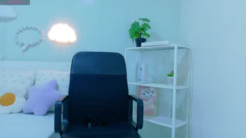 Dulce Sexy  online show from April 2, 2026, 7:33 pm