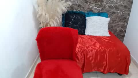 dulcetaylorss online show from February 6, 2025, 8:45 pm