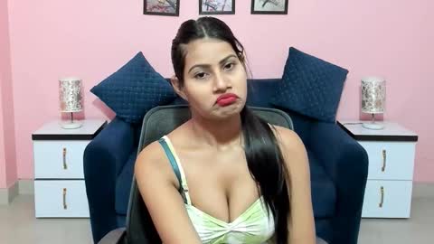 Snapshot of dumble_doree chatting on October 8, 2025, 3:59 am dumble_doree online show from October 8, 2025, 3:59 am