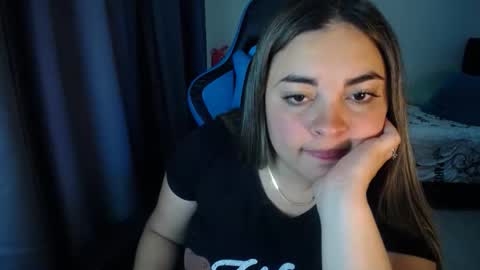 Nicole   online show from February 3, 2025, 8:24 am