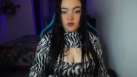 Nicole   online show from September 22, 2025, 6:04 am