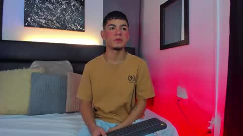 Snapshot of duolust chatting on September 9, 2025, 12:15 pm Thomas and Noah online show from September 9, 2025, 12:15 pm