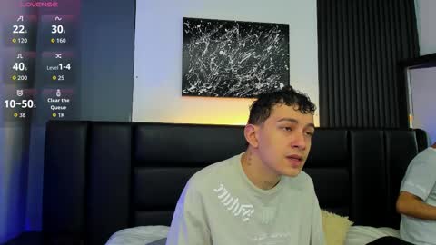 Snapshot of duolust chatting on October 28, 2025, 12:09 pm Thomas and Noah online show from October 28, 2025, 12:09 pm