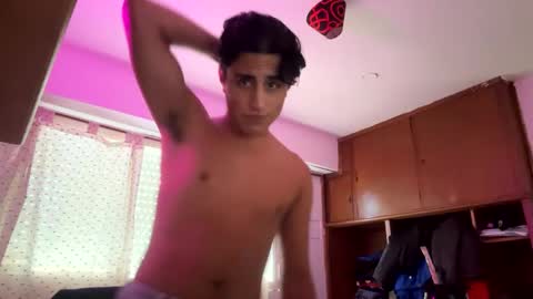 Snapshot of duotraviesoarg chatting on December 2, 2024, 6:32 pm Tobias online show from December 2, 2024, 6:32 pm