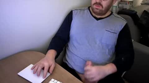 FloFrenchCurv288 online show from February 23, 2026, 11:24 pm