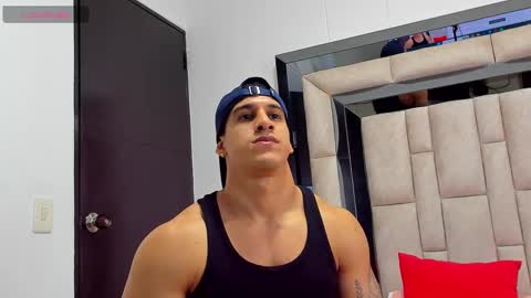 duran_dhikol1 online show from March 12, 2025, 2:20 am