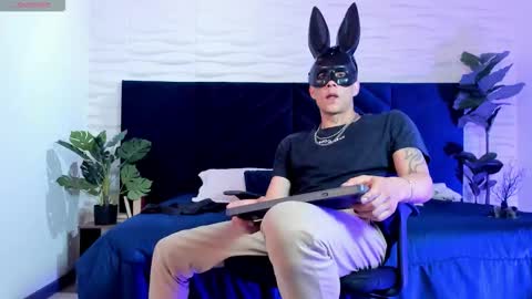 Dustin Sonne online show from September 23, 2025, 3:53 am