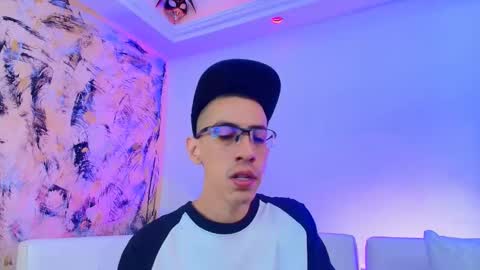 Snapshot of dustindollin_ chatting on April 7, 2026, 6:19 pm Dustin Dollin online show from April 7, 2026, 6:19 pm