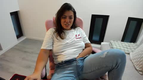 dayana online show from October 9, 2025, 4:32 am