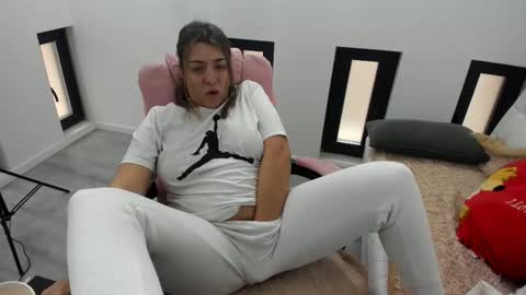 dayana online show from February 15, 2026, 7:51 am