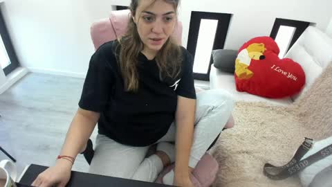 dayana online show from April 10, 2026, 4:28 am