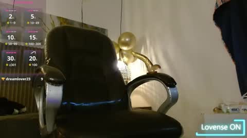 dyla_n18_ online show from October 15, 2025, 11:27 pm