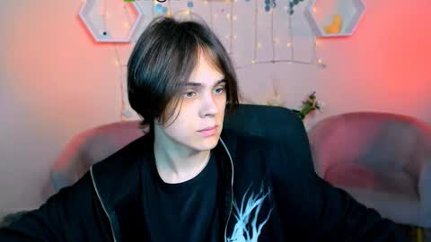 dylan_bold online show from November 15, 2025, 9:50 am