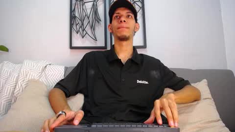 dylan_scotts online show from September 23, 2025, 7:50 pm