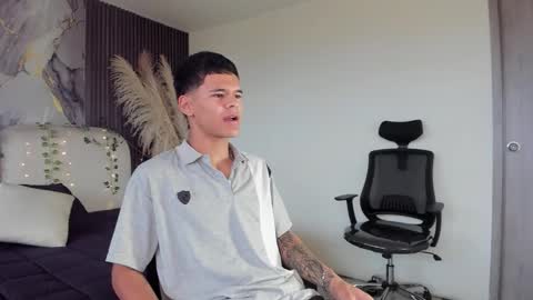 dylanroyce_ online show from February 25, 2026, 12:59 pm