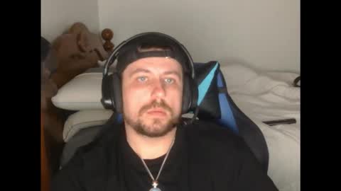 Snapshot of dylboi47 chatting on October 17, 2025, 5:32 am dylboi47 online show from October 17, 2025, 5:32 am