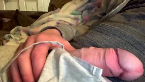 Snapshot of e_l_cum chatting on January 8, 2025, 12:06 am e_l_cum online show from January 8, 2025, 12:06 am