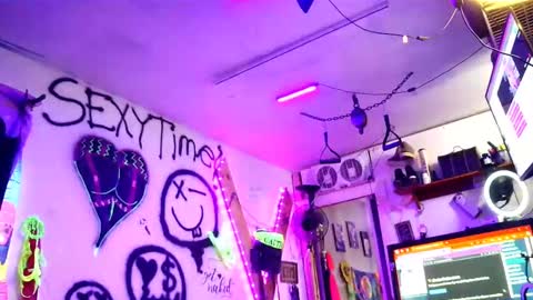 Snapshot of eandj8786 chatting on February 27, 2025, 5:47 pm Kryztal Klear Jaxx online show from February 27, 2025, 5:47 pm