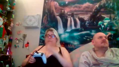 eandr6446 online show from December 14, 2025, 9:36 am