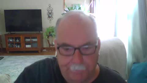 earl52 online show from September 19, 2025, 6:41 pm