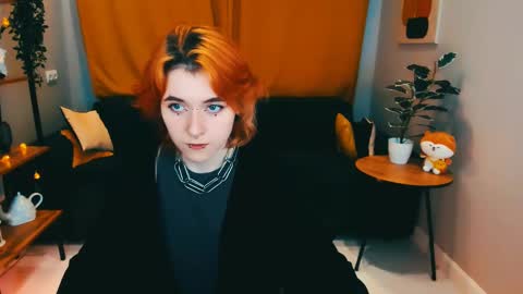 Snapshot of earl_lunar chatting on January 18, 2025, 12:35 am Earl online show from January 18, 2025, 12:35 am