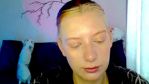 Lily online show from April 18, 2026, 7:01 am