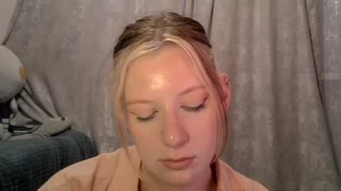 Snapshot of earn_my_lily chatting on June 21, 2026, 2:52 pm Lily online show from June 21, 2026, 2:52 pm