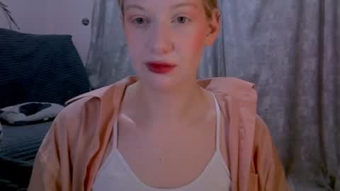 Snapshot of earn_my_lily chatting on July 13, 2026, 8:06 am Lily online show from July 13, 2026, 8:06 am
