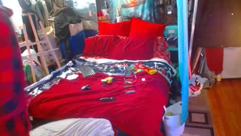 eastbayboy57 online show from December 15, 2025, 12:20 pm