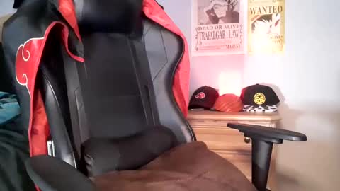 Snapshot of easybreezy20 chatting on October 5, 2025, 5:28 am TWITTER INSTAGRAM easybreezy20 ONLINE 1230 AM TO 7AM online show from October 5, 2025, 5:28 am