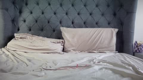 Nadia Ferreira  online show from January 31, 2025, 12:51 pm