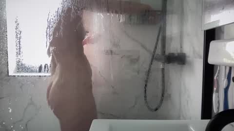 Nadia Ferreira  online show from March 12, 2025, 10:26 am