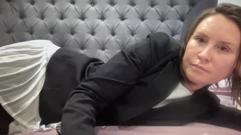 Nadia Ferreira  online show from December 20, 2025, 8:27 pm