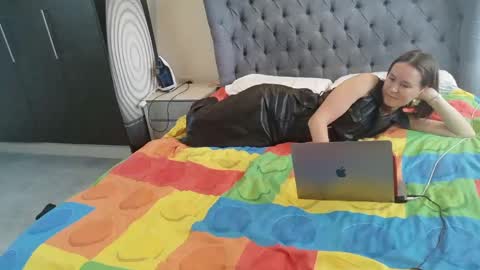 Nadia Ferreira  online show from April 13, 2026, 9:59 am