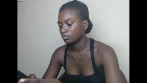 Snapshot of eatuupx chatting on December 17, 2024, 3:17 pm eatuupx online show from December 17, 2024, 3:17 pm