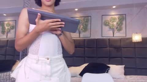 eboneycurly online show from September 9, 2025, 6:29 pm