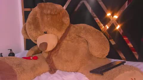 Luci  online show from February 26, 2025, 5:09 am