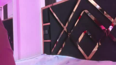 Luci  online show from September 12, 2025, 1:38 am