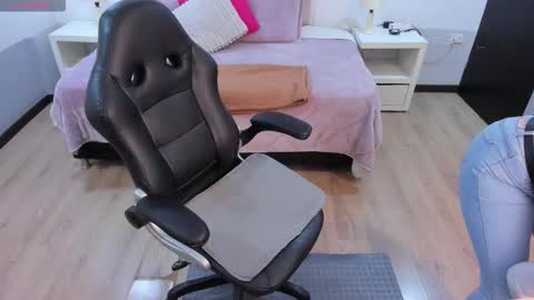 ebony_fantasy2 online show from October 21, 2025, 12:06 pm