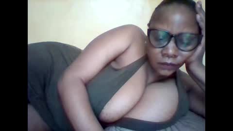 Snapshot of ebonybussy chatting on February 1, 2026, 7:40 am MAMITO online show from February 1, 2026, 7:40 am