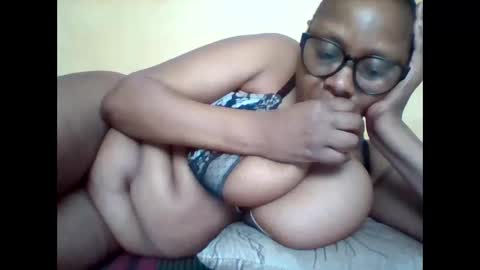 Snapshot of ebonybussy chatting on February 2, 2026, 7:29 am MAMITO online show from February 2, 2026, 7:29 am