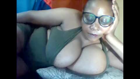 Snapshot of ebonybussy chatting on February 28, 2026, 8:54 pm MAMITO online show from February 28, 2026, 8:54 pm