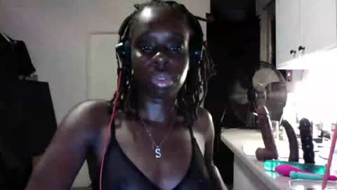 Snapshot of ebonyroseluv chatting on August 2, 2026, 5:28 am ebonyroseluv online show from August 2, 2026, 5:28 am