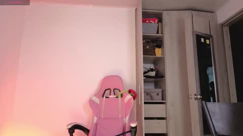 Colette online show from November 5, 2025, 2:33 am