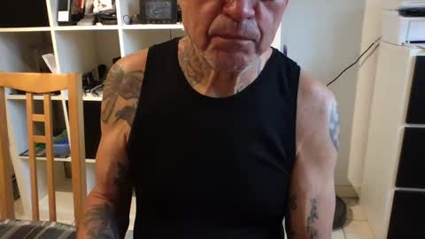 Snapshot of eddelmar chatting on December 7, 2024, 10:56 am eddelmar online show from December 7, 2024, 10:56 am