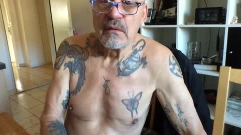 Snapshot of eddelmar chatting on January 26, 2025, 12:11 pm eddelmar online show from January 26, 2025, 12:11 pm