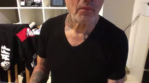 Snapshot of eddelmar chatting on February 8, 2025, 4:47 pm eddelmar online show from February 8, 2025, 4:47 pm